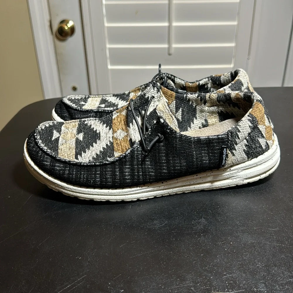 HEY Dude Wendy aztec  size 9 slipon loafer sneakers